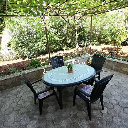 Rooms&apartment Sanja 2*