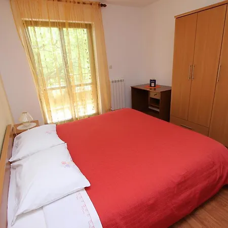 Rooms&apartment Sanja 2*