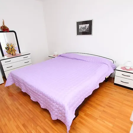 Rooms&apartment Sanja 2*